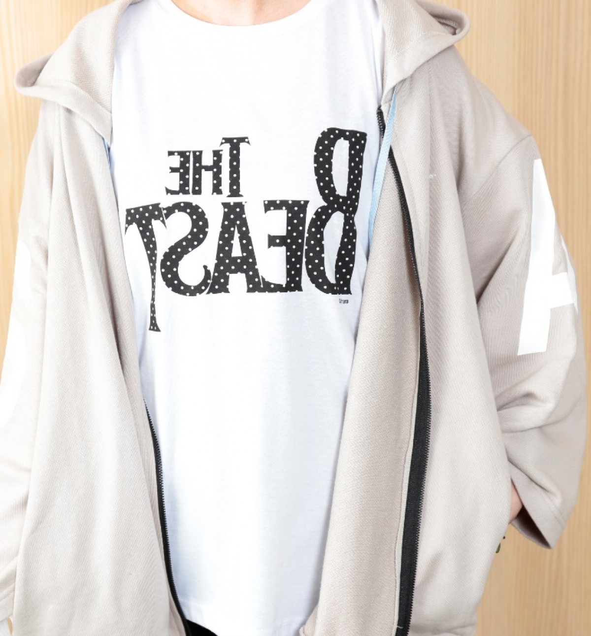 エヴァ公式本『EVANGELION Millennials2』9.1発売　付録は「RADIO EVA」Tシャツ＆サコッシュ