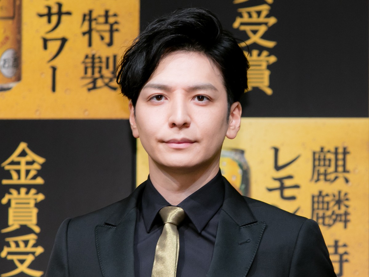 生田斗真、結婚後初の公の場　愛犬トークで笑み