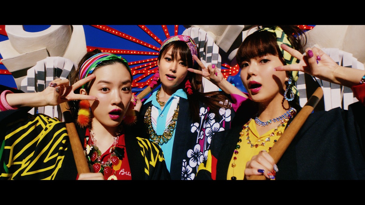 深田恭子×多部未華子×永野芽郁、ド派手衣装で「め組のひと」決めポーズ