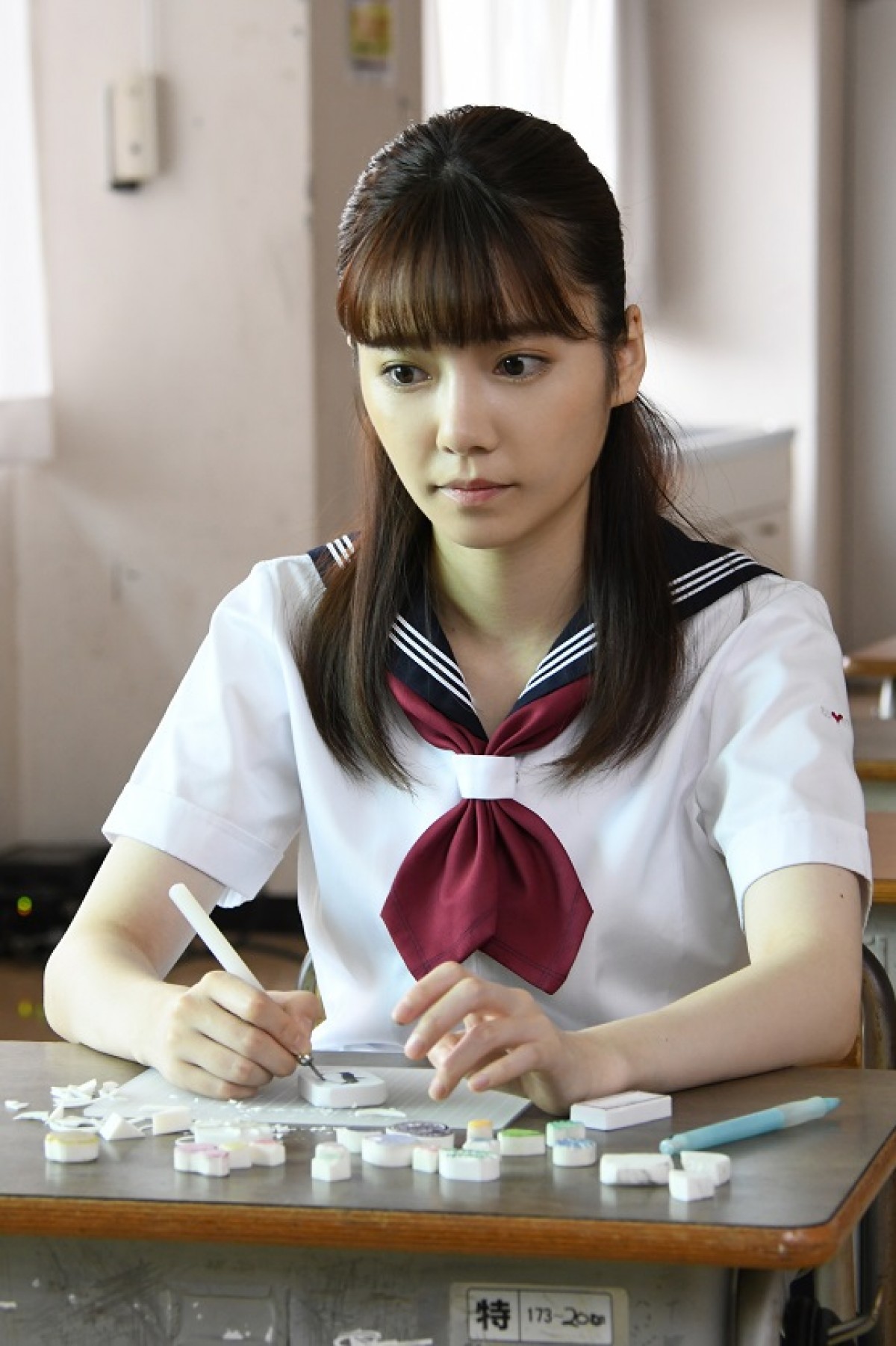 島崎遥香、セーラー服姿で高校生時代を熱演 『警視庁・捜査一課長』最終話に出演