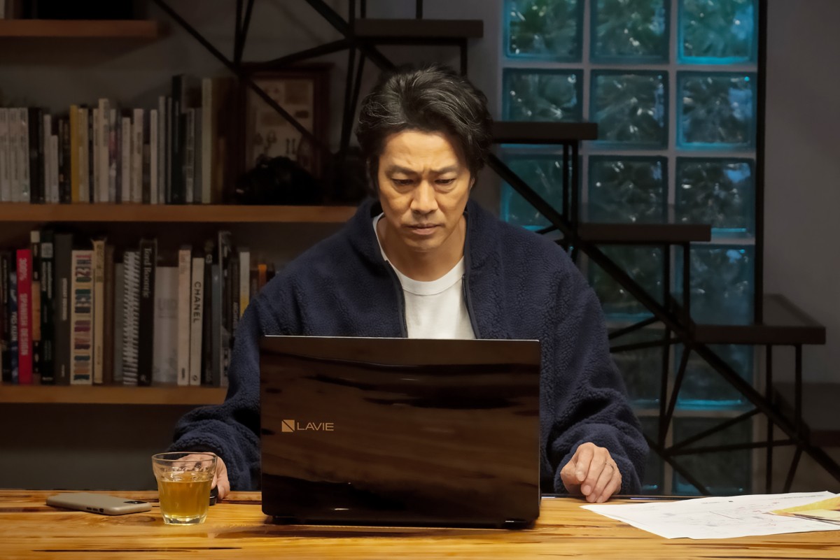 『望み』堤真一＆石田ゆり子、深刻な表情を浮かべる“夫婦”の場面カット公開