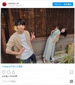 （左から）高杉真宙と浜辺美波、“不思議な体勢”で2ショット　※ドラマ『私たちはどうかしている』公式インスタグラム