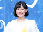 【写真】芦田愛菜、真っ白のワンピース姿で登場　『星の子』完成報告イベントにて