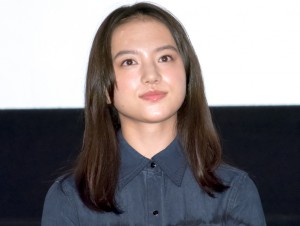 映画『宇宙でいちばんあかるい屋根』初日舞台あいさつに登場した清原果耶