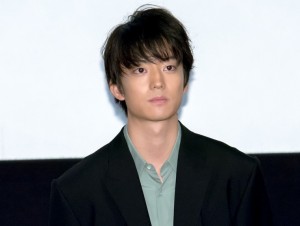 映画『宇宙でいちばんあかるい屋根』初日舞台あいさつに登場した伊藤健太郎