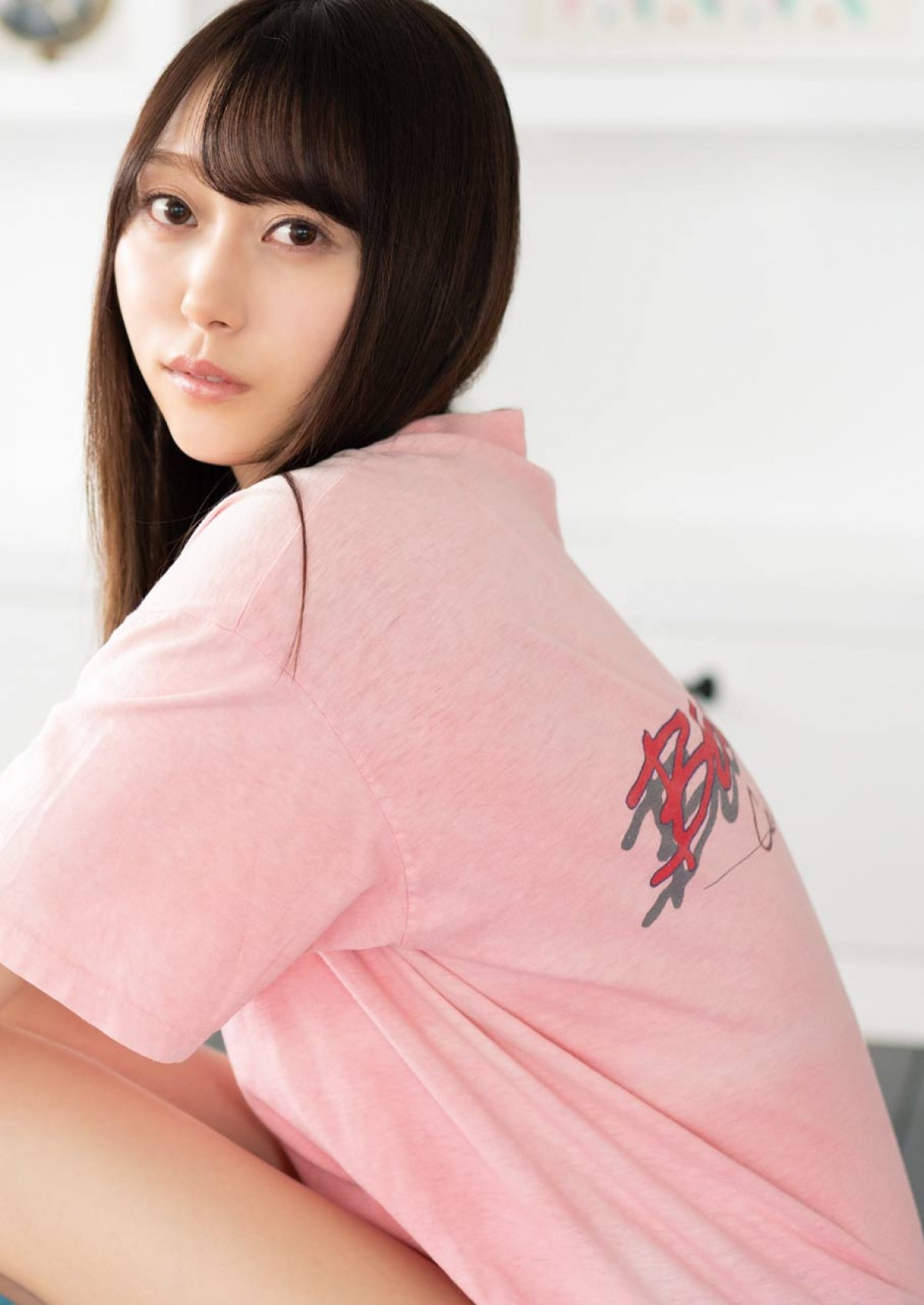 乃木坂46最年少メンバー・筒井あやめ、表紙＆グラビアで見せる“圧倒的透明感”