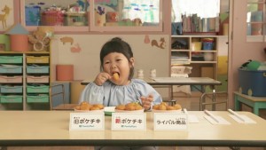 人気TikToker・ぽるぽるちゃん、テレビCM出演！　ファミマ「ポケチキ」を食べ比べ