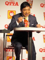 MARUCHAN「QTTA」商品リニューアル＆新CM 記者発表会に登場した香川照之