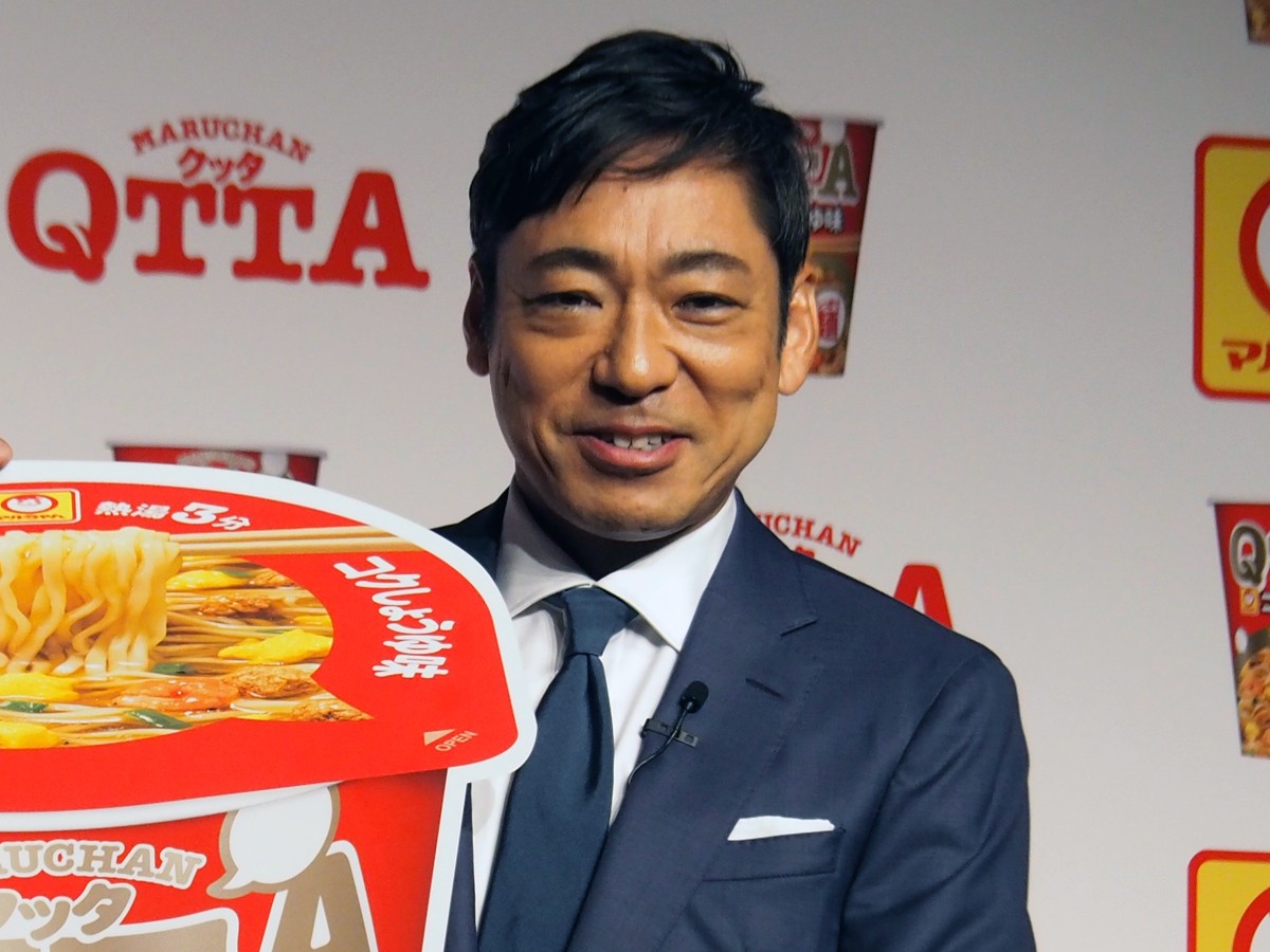 MARUCHAN「QTTA」商品リニューアル＆新CM 記者発表会に登場した香川照之