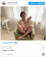 稲村亜美、健康的な美脚がまぶしいカレンダーオフショットを公開　※「稲村亜美」インスタグラム