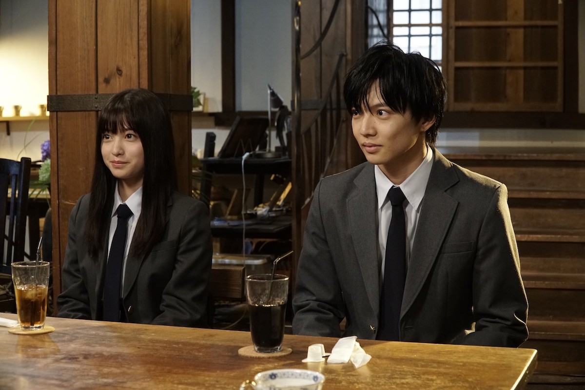 映画『小説の神様 君としか描けない物語』より(左から)橋本環奈、佐藤大樹