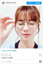 相原くるみ（西野七瀬）のキュートなメガネ姿　※西野七瀬が演じる「相原くるみ」インスタグラム	
