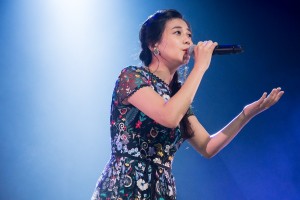 映画『夜明けを信じて。』公開前イベントで挿入歌「愛の償い」を歌唱した千眼美子