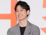 映画『浅田家！』完成報告会に登場した妻夫木聡