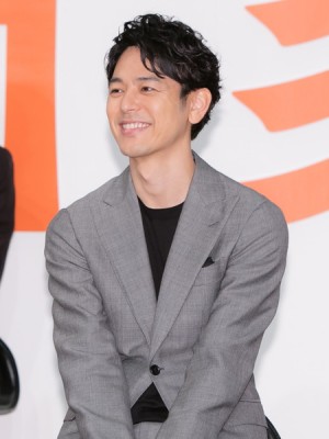 映画『浅田家！』完成報告会に登場した妻夫木聡