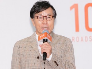 映画『浅田家！』完成報告会に登場した平田満