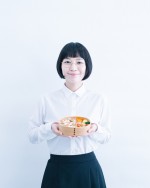 ドラマ『ハルとアオのお弁当箱』に出演する吉谷彩子