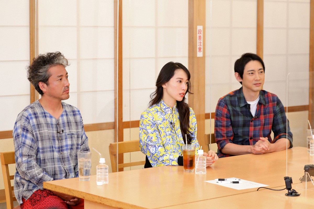 『小泉孝太郎&ムロツヨシ 自由気ままに2人旅』に出演する(左から)ムロツヨシ、戸田恵梨香、小泉孝太郎