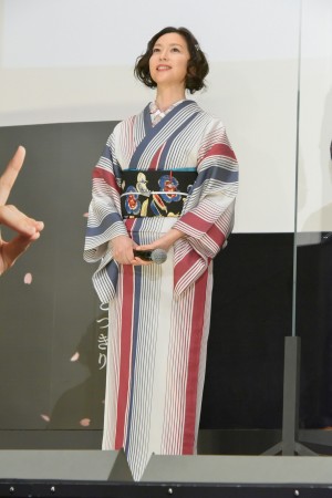 映画『みをつくし料理帖』完成披露試写会に登場した若村麻由美