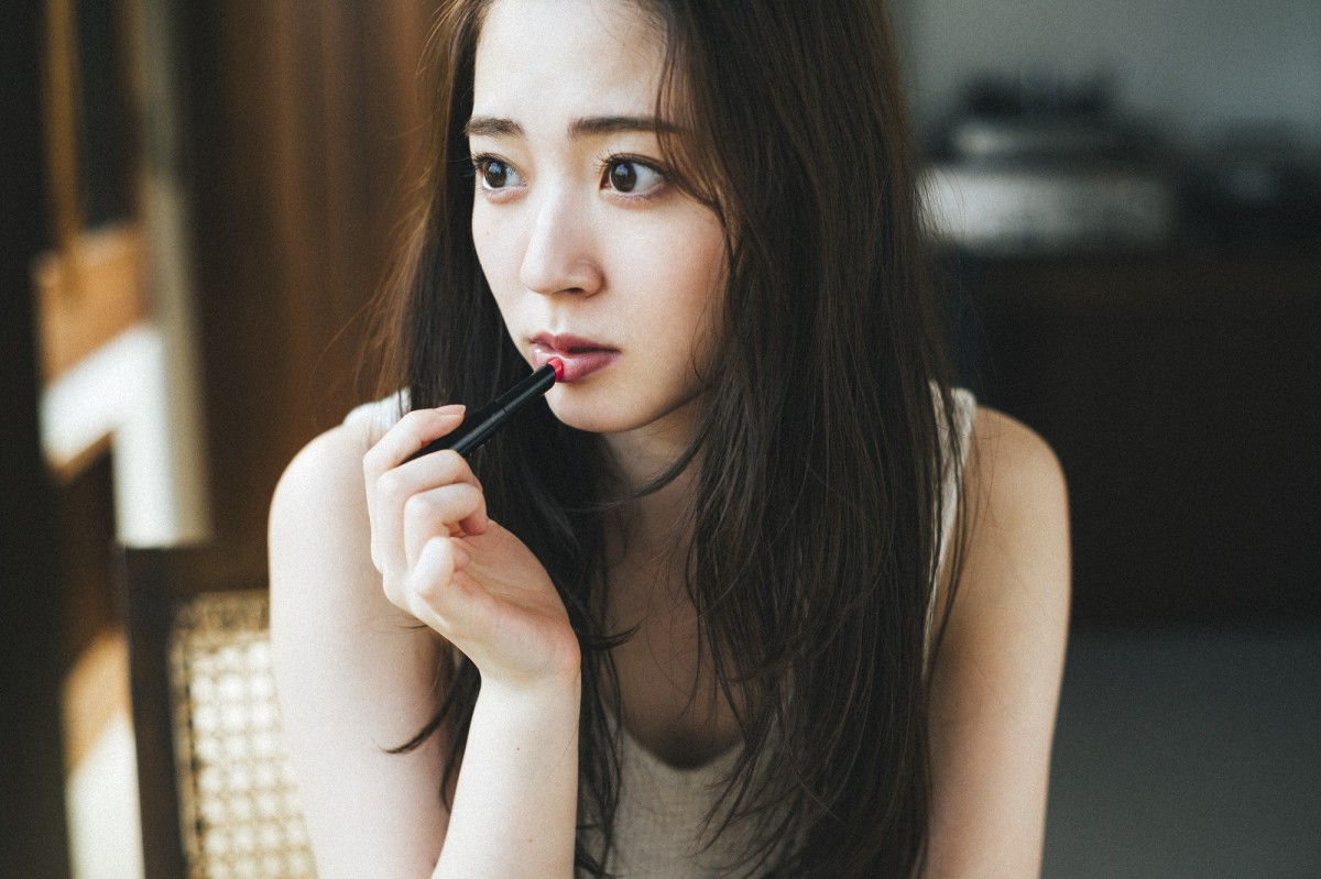 鈴木愛理、メイクへのこだわりを明かす　細眉を指摘され大泣きした過去も