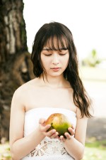 【写真】乃木坂46・鈴木絢音、美しいドレス姿　1st写真集・解禁カット第2弾