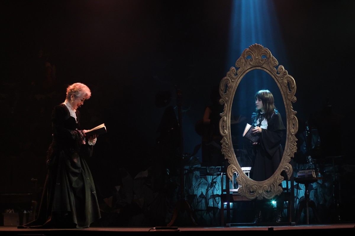 元モー娘。鞘師里保、主演舞台で完全復帰！音楽朗読劇『黒世界』 開幕