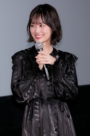 映画『映像研には手を出すな！』公開記念前夜祭舞台あいさつに登場した乃木坂46・山下美月