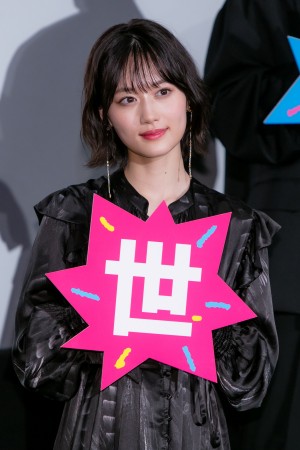 映画『映像研には手を出すな！』公開記念前夜祭舞台あいさつに登場した乃木坂46・山下美月