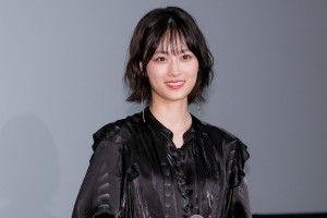 映画『映像研には手を出すな！』公開記念前夜祭舞台あいさつに登場した乃木坂46・山下美月