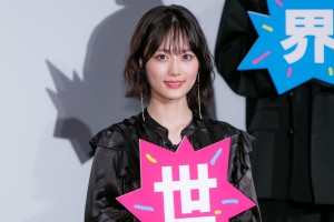 映画『映像研には手を出すな！』公開記念前夜祭舞台あいさつに登場した乃木坂46・山下美月