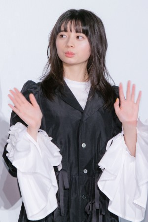 映画『映像研には手を出すな！』公開記念前夜祭舞台あいさつに登場した桜田ひより