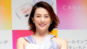『CANADEL』新CM発表会に登場した米倉涼子
