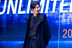 「UNLIMITED WORLD au 5G発表会 2020Autumn」に登場した松田翔太