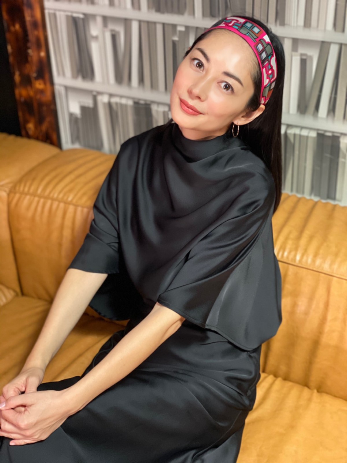 伊東美咲、2年ぶりの映像出演！ YouTubeでバッグの中身を公開
