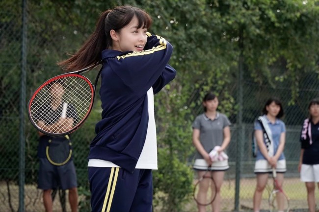 橋本環奈 爽やかなポニーテール姿を披露 小説の神様 佐藤大樹との激アツテニス写真解禁 年9月26日 映画 ニュース クランクイン