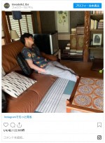 お昼寝中の田中圭　※ドラマ『キワドい２人-K2-池袋署刑事課神崎・黒木』公式インスタグラム』公式インスタグラム