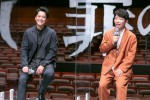 映画『罪の声』完成報告会に登場した（左から）小栗旬、星野源