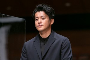 映画『罪の声』完成報告会に登場した小栗旬