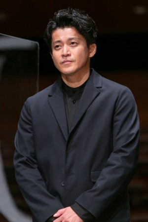 映画『罪の声』完成報告会に登場した小栗旬