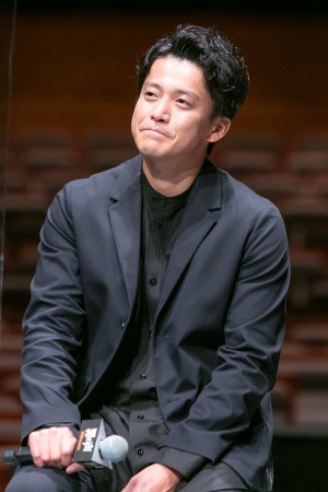 映画『罪の声』完成報告会に登場した小栗旬