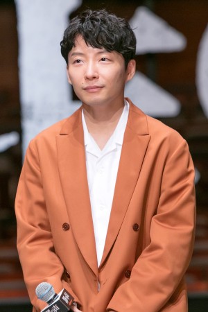 映画『罪の声』完成報告会に登場した星野源