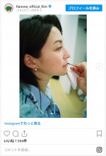 広末涼子、メイク中の美しすぎる横顔　※「フラーム」公式インスタグラム