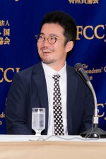 映画『浅田家！』日本外国特派員協会会見に登場した中野量太監督