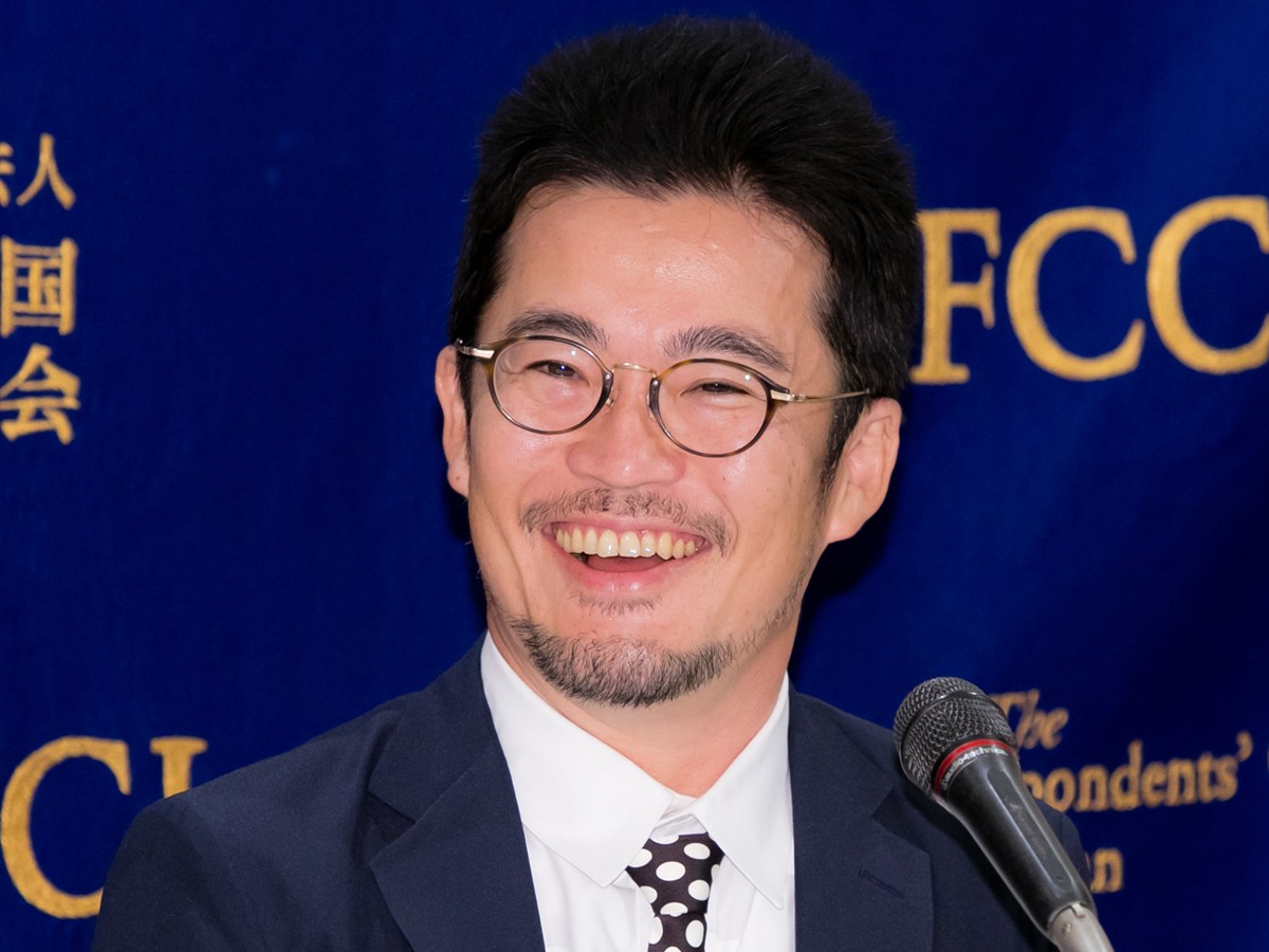 映画『浅田家!』日本外国特派員協会会見に登場した中野量太監督