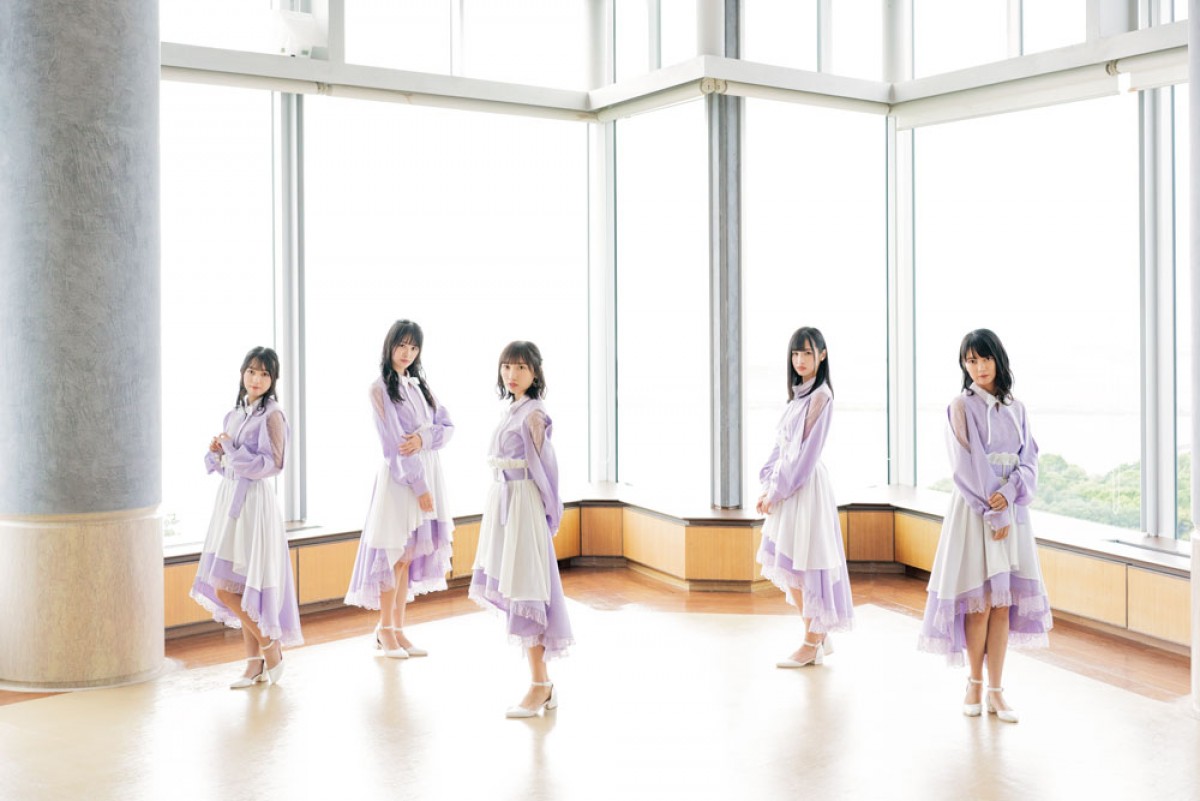 乃木坂46・岩本蓮加＆大園桃子、リラックス感あふれるグラビア　2人で“初表紙” 