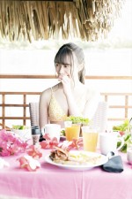 【写真】乃木坂46・鈴木絢音の水着カット　1st写真集『光の角度』より