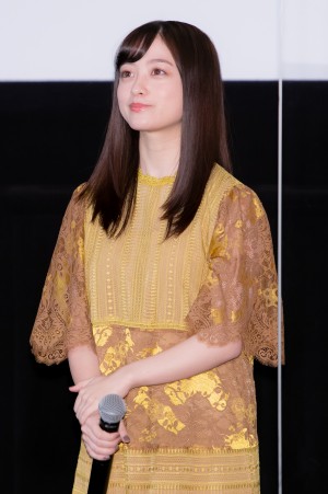 映画『小説の神様 君としか描けない物語』公開記念舞台あいさつに出席した橋本環奈