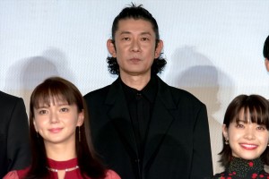 映画『空に住む』完成披露舞台あいさつに出席した永瀬正敏