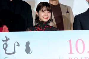 映画『空に住む』完成披露舞台あいさつに出席した岸井ゆきの