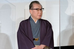 映画『空に住む』完成披露舞台あいさつに出席した岩下尚史